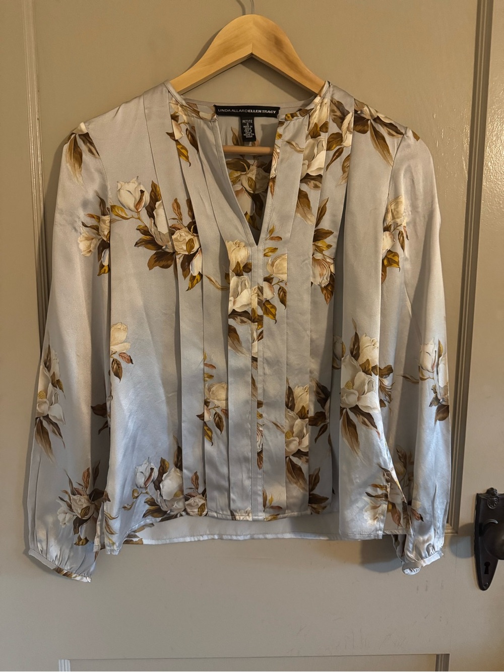Linda Allard Ellen Tracy Silver Floral Pleated V-Neck Blouse